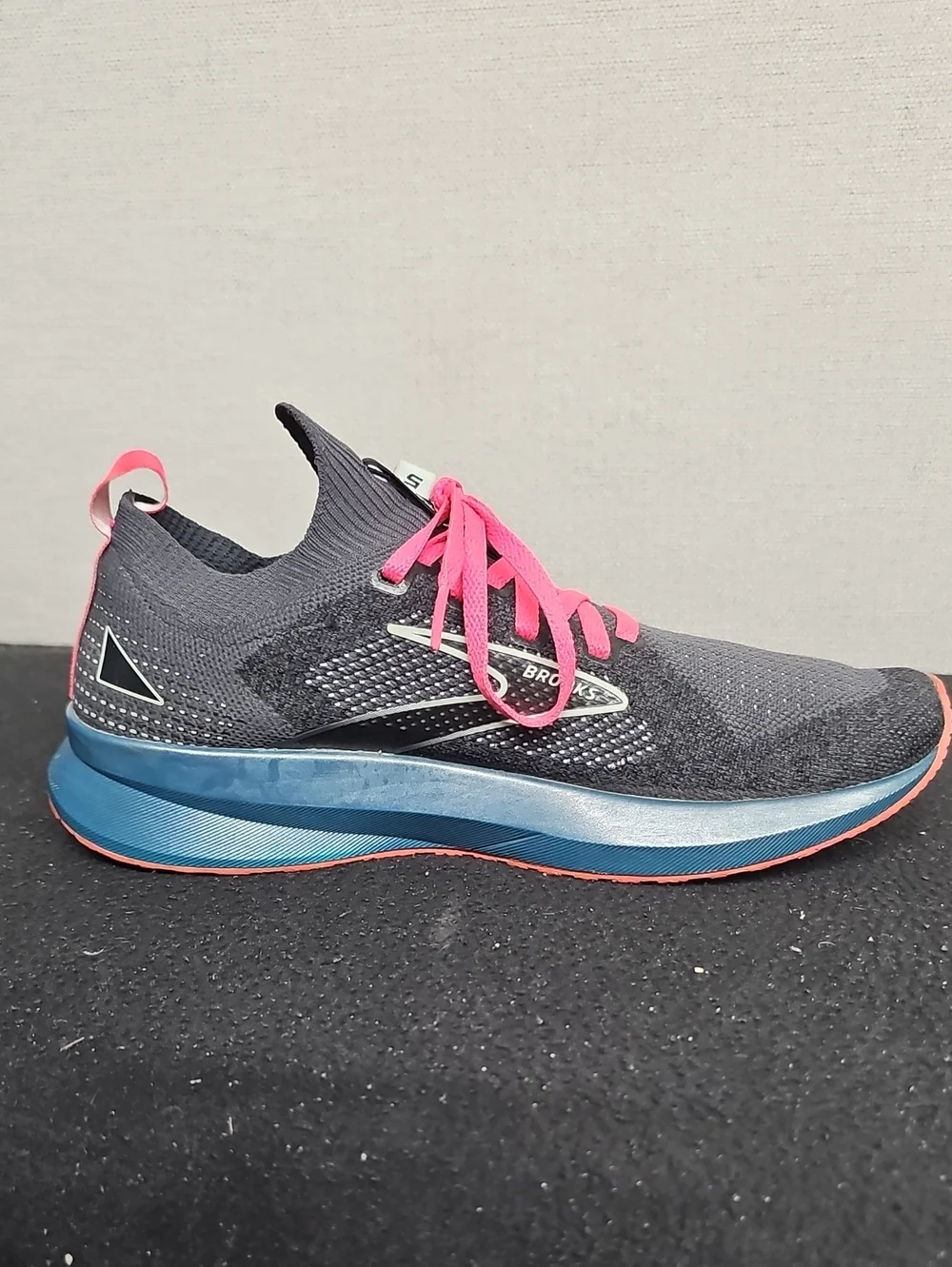 BROOKS LEVITATE 5 STEALTH FIT WOMENS SNEAKERS BFPM-06-070 - Picture 8 of 11